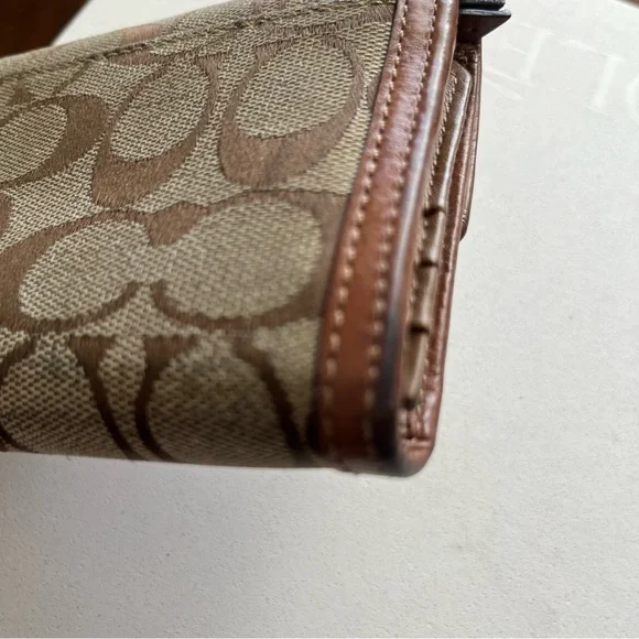 Y2K Coach Brown and Tan Signature Wallet - Picture 11 of 15